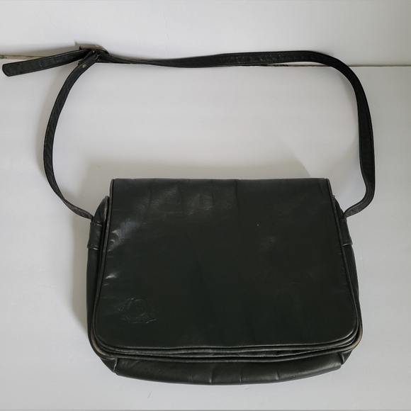 Stone Mountain Black Leather Fold over Flap Front Adjustable Crossbody Bag - Picture 1 of 16